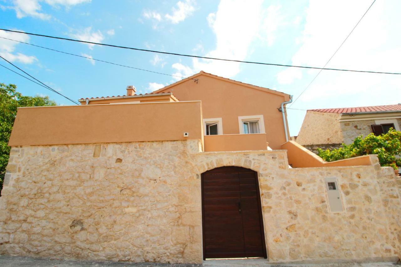 Apartment Sara With Seaview Petrčane Exterior foto